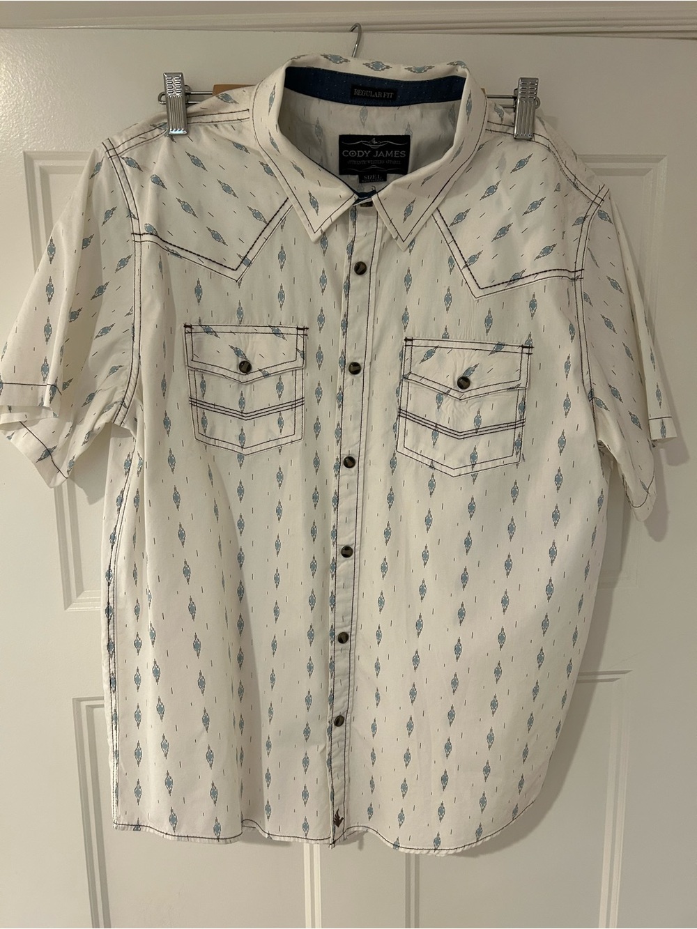 Cody James White Short-Sleeve Button-Down Shirt with Light Blue Print